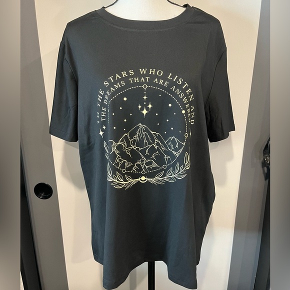 Black Graphic Tee with Mountain and Stars Design XL - Picture 1 of 4